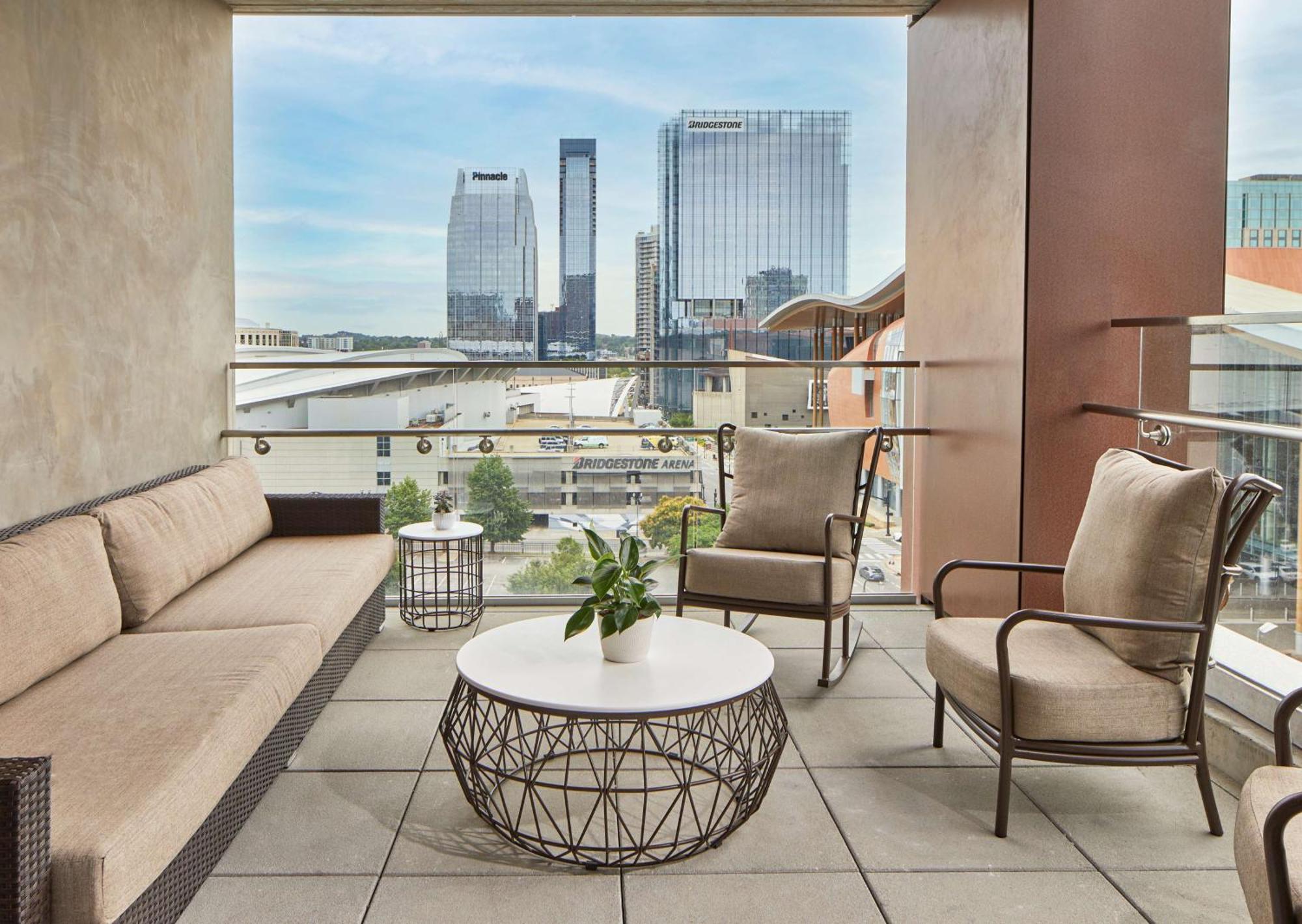 Hotel Embassy By Hilton Downtown
