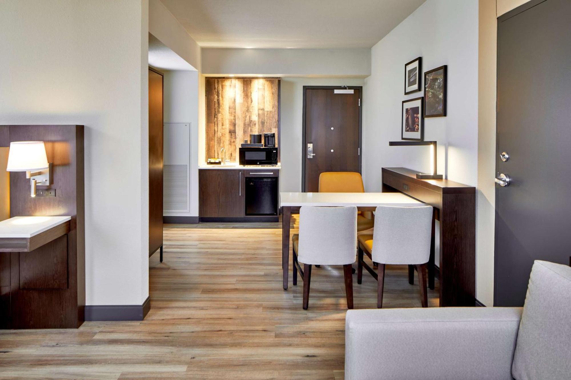 Hotel Embassy By Hilton Downtown Nashville